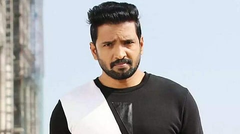 5 கெட்டப்பில் சந்தானம் - ஷங்கரின் உதவி இயக்குநர் இயக்கும் படம்