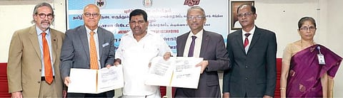 வேப்பேரி கால்நடை மருத்துவக் கல்லூரியில், தமிழ்நாடு கால்நடை மருத்துவ அறிவியல் பல்கலைக்கழகம் மற்றும் அமெரிக்கா நாட்டின் ஒக்லஹாமா ஸ்டேட் யுனிவர்சிட்டி இடையே மாணவர் மற்றும் ஆராய்ச்சியாளர்கள் வருகை புரிந்து புதிய தொழில் நுட்பங்களை பரிமாற்றிக் கொள்வது தொடர்பாக கால்நடை பராமரிப்புத் துறை அமைச்சர் அனிதா. ஆர்.ராதாகிருஷ்ணன் முன்னிலையில் புரிந்துணர்வு ஒப்பந்தம் மேற்கொள்ளப்பட்டது.
