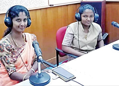மதுரை | ஆர்.ஜெ.வாக அசத்திய எட்டாம் வகுப்பு மாணவி திவ்யஸ்ரீ