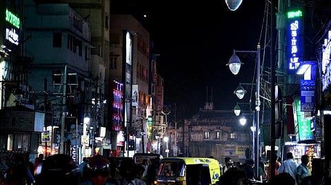 தெருவிளக்கு பிரச்சினை: மதுரையில் ‘டெண்டர் அரசியல்’ - இருளில் மூழ்கும் சாலைகள், குடியிருப்புகள்