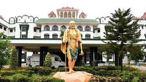 மின் கம்பம் முறிந்து விழுந்து இறந்தவர் குடும்பத்துக்கு ரூ.10.71 லட்சம் இழப்பீடு: ஐகோர்ட் உத்தரவு