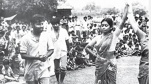 சுதந்திரச் சுடர்கள் | கலை: மக்களிடம் வந்த நாடக அரங்கு