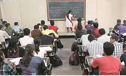 கல்லூரிகளில் தத்தளிக்கும் விளிம்புநிலை விரிவுரையாளர்கள்