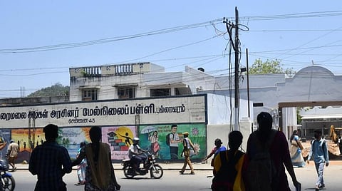 அரசுப் பள்ளிகளில் உபரி பணியாளர்களை பணிமாறுதல் செய்ய உத்தரவு