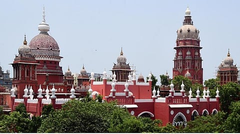 சேலத்தில் அங்கீகாரம் இல்லாத பள்ளிகள் மீது சட்டப்படி நடவடிக்கை: அரசுக்கு உயர் நீதிமன்றம் உத்தரவு