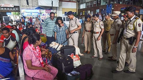 26/11 பாணியில் மும்பையில் மீண்டும் தாக்குதல் - பாகிஸ்தான் எண்ணிலிருந்து காவல் துறைக்கு வாட்ஸ் அப் மூலம் மிரட்டல்