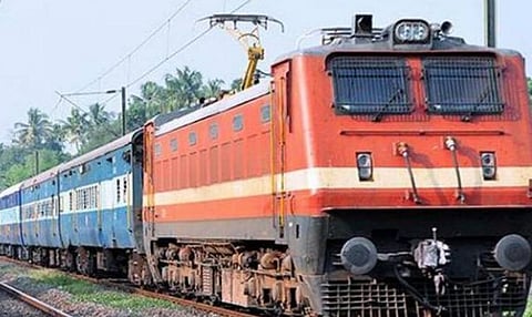 ‘ஒரு நிலையம் ஒரு பொருள்’ திட்டத்தின்கீழ் மேலும் 25 ரயில் நிலையங்களில் அரங்குகள் அமைக்க திட்டம்