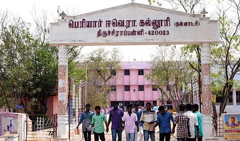 திருச்சி தந்தை பெரியார் கல்லூரி | பாலியல் குற்றச்சாட்டுக்குள்ளான துறை தலைவர் மீது நடவடிக்கை - பேராசிரியர்கள் முறையீடு