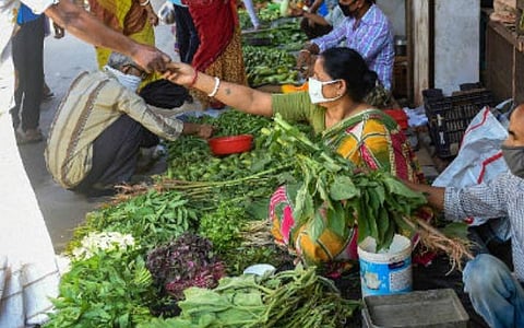 மாவட்ட வேளாண் விற்பனை, வணிகத் துறையின் தீவிர முயற்சியால்: திருவள்ளூரில் புத்துயிர் பெற்றுவரும் உழவர் சந்தைகள்