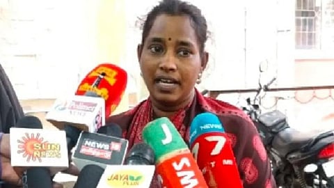 “பிரேதப் பரிசோதனை அறிக்கைகளில் உண்மை மறைப்பு” - முதல்வரை சந்தித்த கள்ளக்குறிச்சி மாணவியின் தாயார்