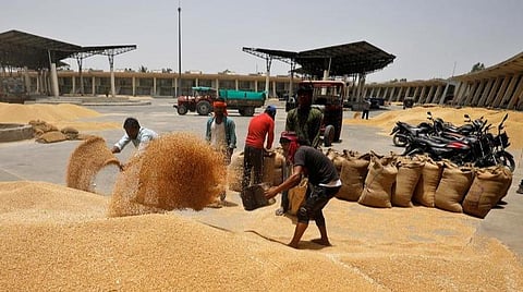 விலை உயர்வை கட்டுப்படுத்தும் நோக்கில் மைதா, கோதுமை மாவு, ரவை ஏற்றுமதிக்கு தடை: மத்திய அரசு அறிவிப்பு