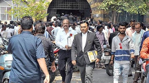 நாடு முழுவதும் உயர் நீதிமன்றங்களில் 20 ஆண்டுகளுக்கு மேலாக நிலுவையில் உள்ள வழக்குகள் 2.52 லட்சம்