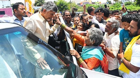 சந்திரபாபு நாயுடு திறந்து வைத்த அண்ணா கேன்டீன் மீது தாக்குதல்