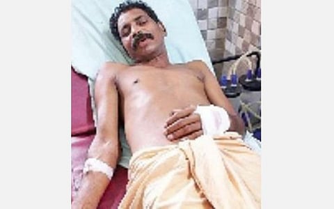 காயத்துடன் சிகிச்சை பெற்று வரும் கோபாலன்