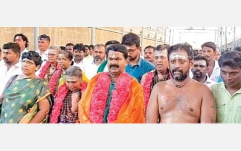 கந்தசாமி கோயிலுக்கு வந்த நாம் தமிழர் கட்சி தலைமை ஒருங்கிணைப்பாளர் சீமான்.