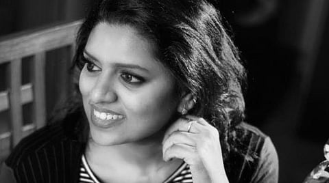 தூக்கில் தொங்கிய நிலையில் கவிஞர் கபிலன் மகள் தூரிகை உடல் மீட்பு