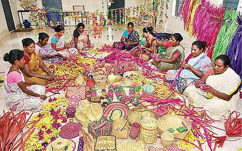 சுதந்திரச் சுடர்கள் | மகளிர்: ஏற்றம் தரும் மகளிர் சுயஉதவிக் குழுக்கள்