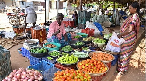 மாட்டுத்தாவணி காய்கறி மார்க்கெட் | படம்: நா.தங்கரத்தினம்.