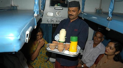 ராஜ்தானி, சதாப்தி உள்ளிட்ட ரயில்கள் 2 மணி நேரத்துக்கு மேல் தாமதமானால் இலவச உணவு