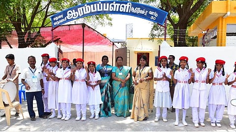 முதல்வரை வரவேற்க தயாராகும் பள்ளி | படம்: எஸ் கிருஷ்ணமூர்த்தி
