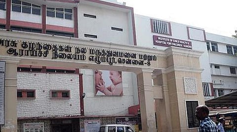 எழும்பூர் மருத்துவமனையில் ஒரே நாளில் 100-க்கும் மேற்பட்ட குழந்தைகள் அனுமதி: காய்ச்சல் உள்ளிட்ட பருவகால நோய்களால் பாதிப்பு