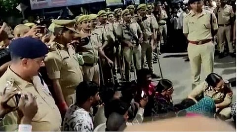உ.பி. | பட்டியலின சிறுமிகள் இருவர் பாலியல் வன்கொடுமைக்கு உட்படுத்தப்பட்டு படுகொலை; 6 பேர் கைது
