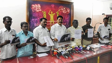 தேசிய நான்கு வழி பாதையில் உள்ள பனைமரங்களை வெட்டவும், நீர் நிலைகளை மூடவும் பசுமை தீர்ப்பாயம் தடை விதிப்பு