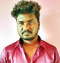 கைதான நவின்.
