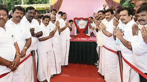 பெரியார் பிறந்தநாள் அதிமுகவினர் மரியாதை