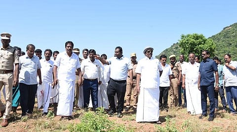 ஆய்வில் ஈடுபட்ட அமைச்சர்