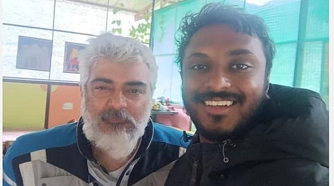 அஜித்துடன் ரசிகர்