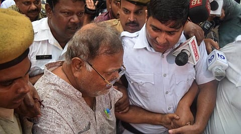 மேற்கு வங்கம் | பார்த்தா சாட்டர்ஜி, அர்பிதா முகர்ஜிக்கு சொந்தமான ரூ.46 கோடி சொத்துகள் முடக்கம்