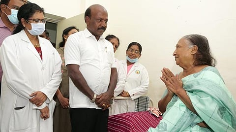பழம்பெரும் நடிகை ஜெயக்குமாரியிடம் நேரில் நலம் விசாரித்த அமைச்சர் மா.சுப்ரமணியம்