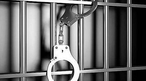 சிவகாசி அருகே போக்ஸோவில் தந்தை கைது