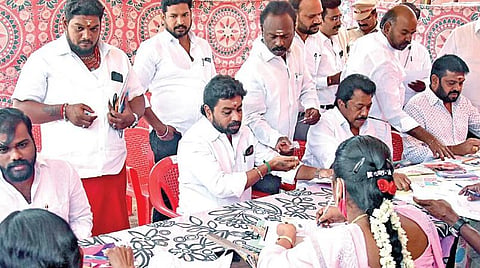 அதிமுக அலுவலகத்தில் நடைபெற்ற மோதல் விவகாரம்: சிபிசிஐடி அலுவலகத்தில் ஆஜராகி கையெழுத்திட்ட இபிஎஸ் - ஓபிஎஸ் ஆதரவாளர்கள்