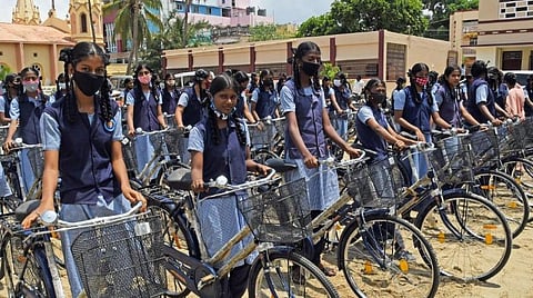 விலையில்லா சைக்கிளில் சாதிப் பெயர் குறியீடு: சிஇஓ விளக்கம் அளிக்க ஆதிதிராவிடர் ஆணையம் உத்தரவு