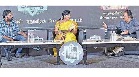 ‘தமிழை எதிர்காலத்துக்கு கொண்டுபோய் சேர்ப்பது எப்படி?’ என்ற தலைப்பில் கலந்துரையாடிய இயக்குநர் கரு.பழனியப்பன், பேராசிரியர் பர்வீன் சுல்தானா, எழுத்தாளர் ஆழி செந்தில்நாதன்.