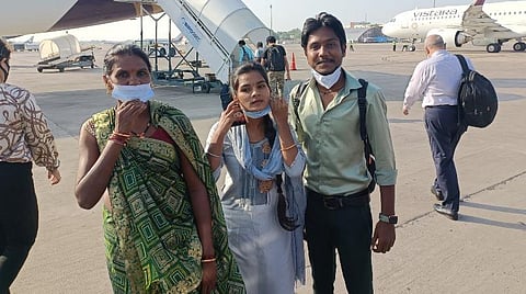 டெல்லி வந்த குஜராத் தூய்மை பணியாளர் ஹர்ஷ் மற்றும் குடும்பத்தினர்
