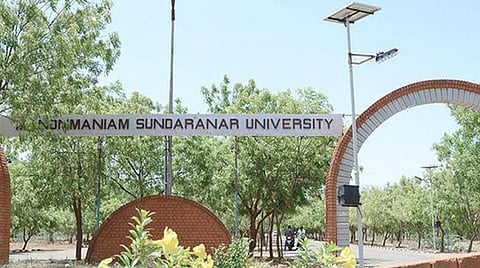 பல்கலை. பெயரிலுள்ள 'மனோன்மணியம்' பெயரை 'மனோன்மணீயம்' என மாற்ற பரிசீலிக்க வேண்டும்: உயர் நீதிமன்றம் உத்தரவு 