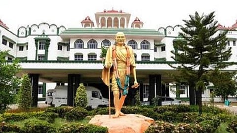 தென்காசி அருகே ஊர் விலக்கல் நடவடிக்கை: ஆட்சியர் ஆய்வுக்கு உயர் நீதிமன்றம் உத்தரவு