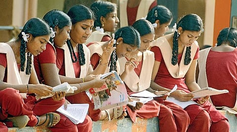 வாசிப்பு பழக்கம் கற்பனை சக்தியை அபரிமிதமாக வளர்க்கும்: தற்கொலை எண்ணத்தை போக்கும் மிகப்பெரும் ஆயுதம்