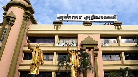 தலைவர், பொதுச் செயலாளர், பொருளாளரை தேர்வு செய்ய அக்.9-ம் தேதி திமுக பொதுக்குழு கூடுகிறது: மாவட்டச் செயலாளர்கள் பட்டியல் வெளியீடு
