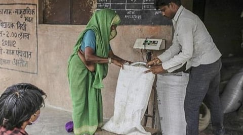இலவச உணவு தானியங்கள் வழங்கும் திட்டம் மேலும் 3 மாதங்களுக்கு நீட்டிப்பு - மத்திய அமைச்சரவைக் கூட்டத்தில் ஒப்புதல்