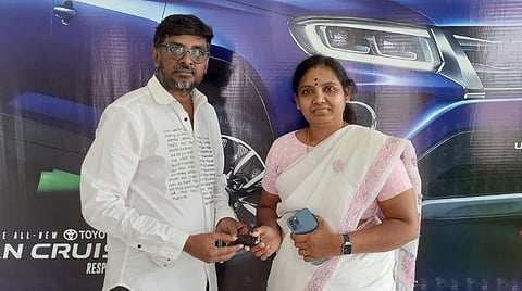 ‘ஆதார்’ பட இயக்குநருக்கு கார் பரிசளித்த தயாரிப்பாளர்