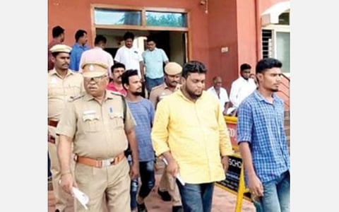 திண்டுக்கல் பாஜக நிர்வாகி வாகனங்களுக்கு தீ வைத்த வழக்கில் நீதிமன்றத்தில் சரணடைந்தவர்கள்.