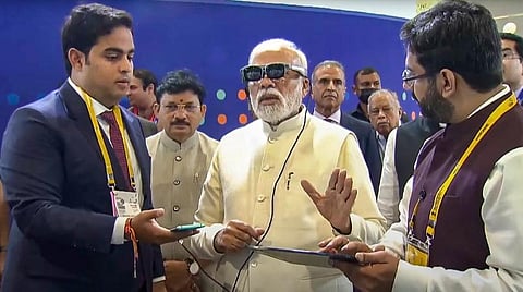 இந்தியாவில் 5ஜி சேவையை தொடங்கிவைத்த பிரதமர் மோடி.