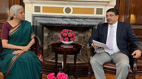 புதுடெல்லியில் மத்திய நிதியமைச்சர் நிர்மலா சீதாராமனை தமிழக நிதியமைச்சர் பழனிவேல் தியாகராஜன் நேற்று சந்தித்தார்.
