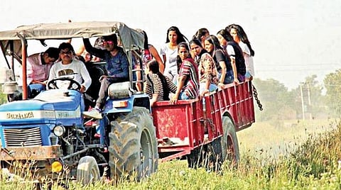 வேளாண் சுற்றுலாவுக்கு மக்களை ஈர்ப்போம்! - அறுவடை செய்து, மீன்பிடித்து, மாட்டு வண்டி சவாரி செய்து...