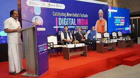 மாநில தகவல் தொழில்நுட்ப அமைச்சர்களுக்கான மாநாட்டில் பேசும் அமைச்சர் மனோ தங்கராஜ்