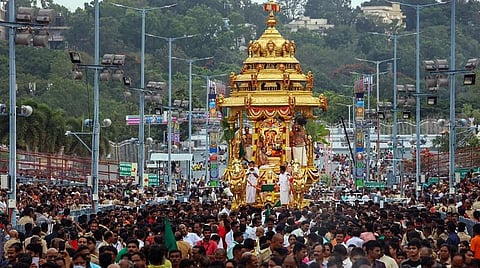 சூரிய, சந்திர பிரபையில் மலையப்பர் பவனி